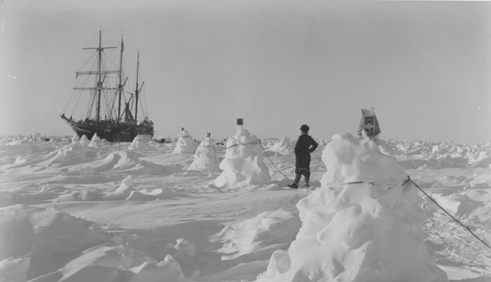Los intentos por sacar el Endurance del hielo fueron infructuosos.