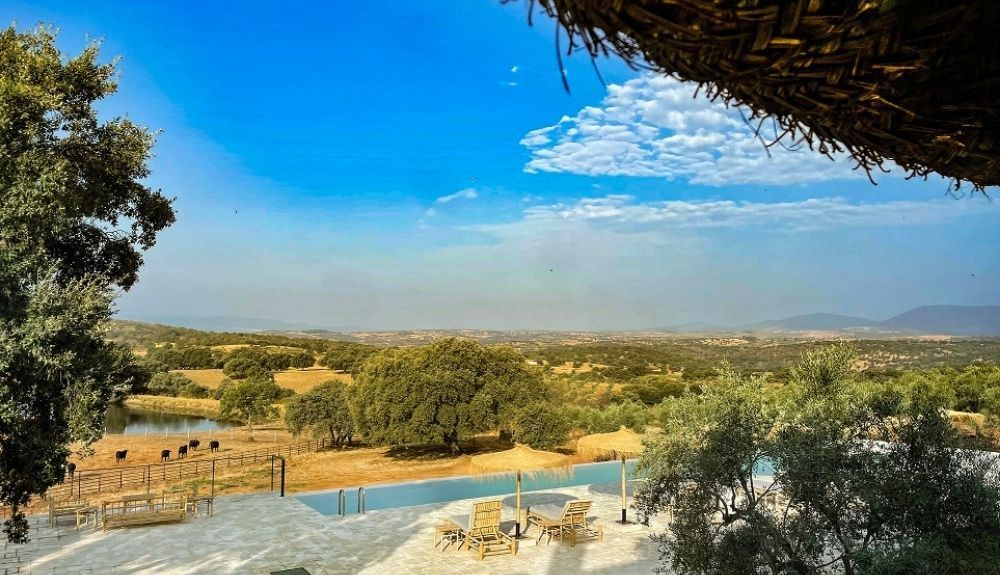 La finca se encuentra en un maravilloso lugar en la Sierra de Gata de Extremadura. La finca se encuentra en un maravilloso lugar en la Sierra de Gata de Extremadura.