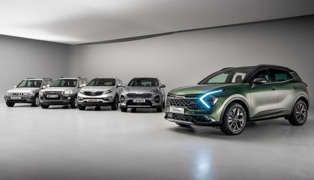 Foto de familia con las cinco generaciones del Kia Sportage