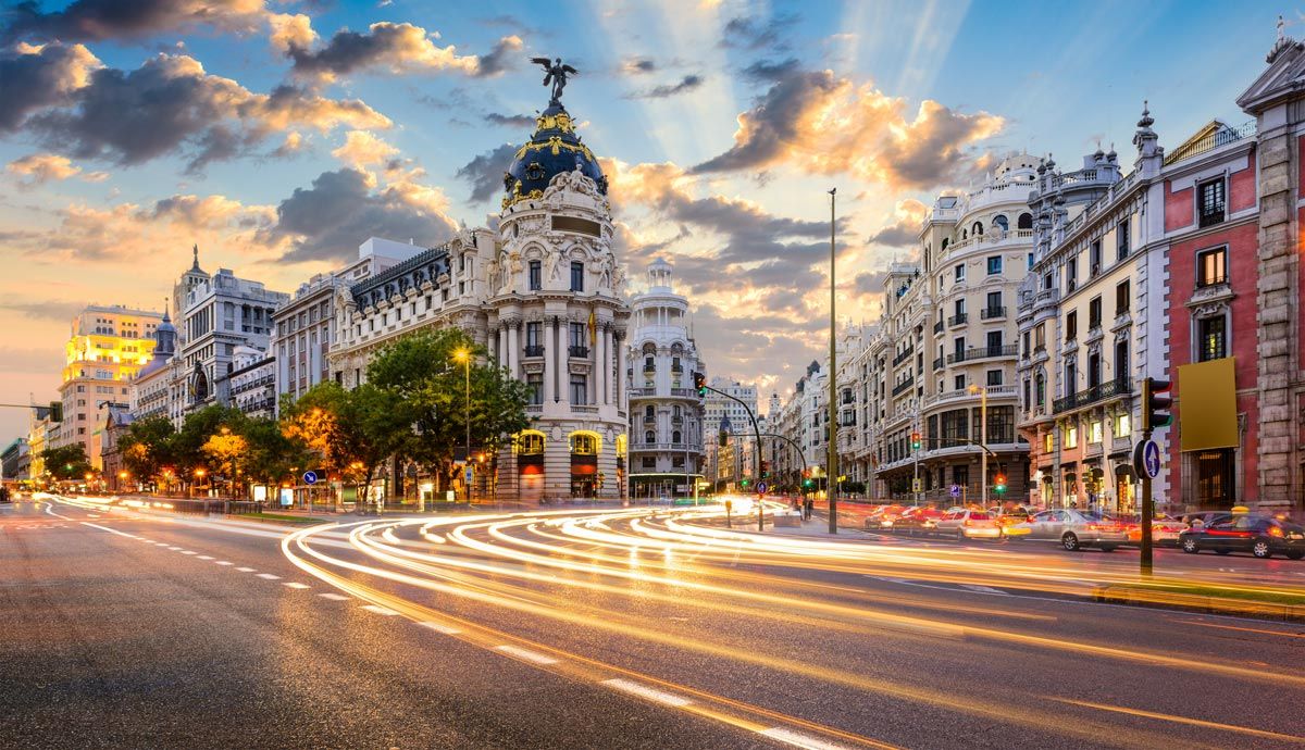 Los vehículos que podrán entrar o no en las nuevas ZBE de Madrid. Foto: iStock.