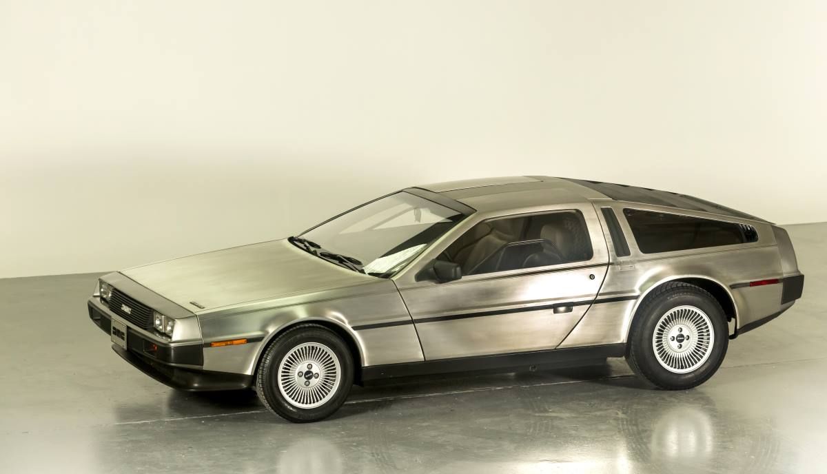 DeLorean DMC 8