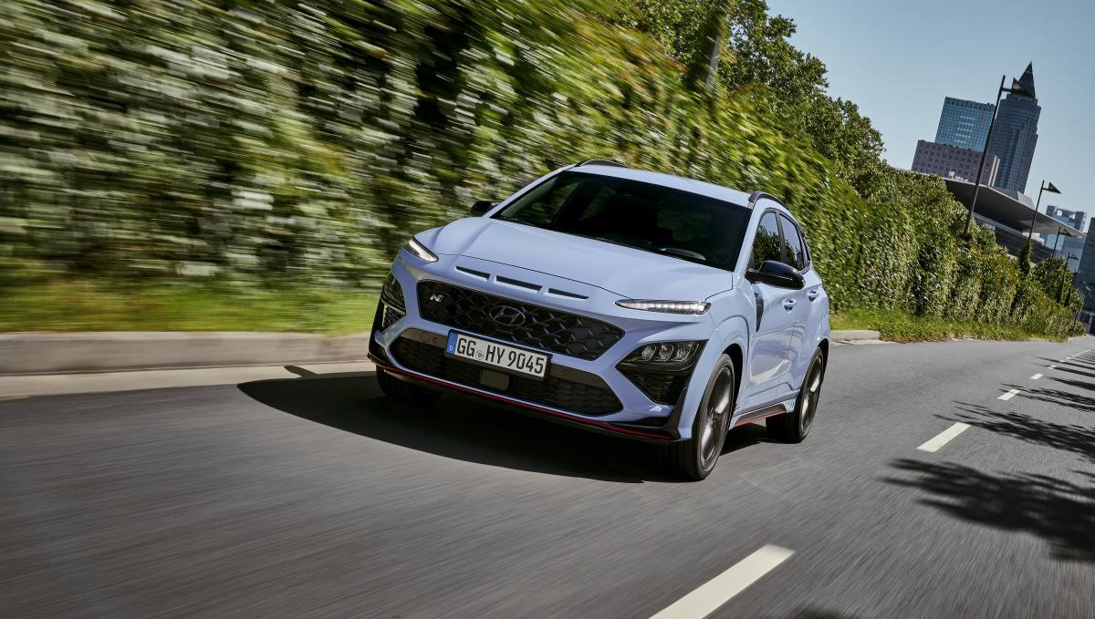 hyundai kona n test drive performance blue driving 03 jpg