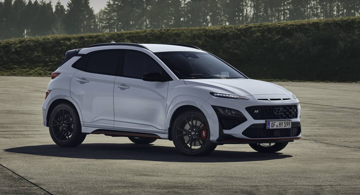 hyundai kona n test drive sonic blue driving 19 jpg