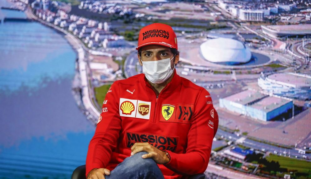 Carlos Sainz en la rueda de prensa previa al GP de Rusia