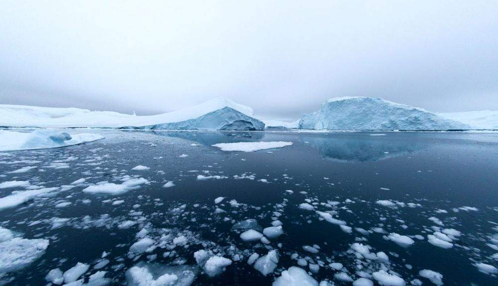 Iceberg en el oceáno Artico.