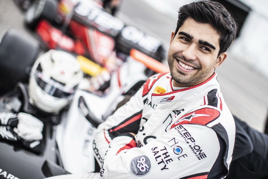 Juan Manuel sonríe ante su futuro. El año que viene en F2