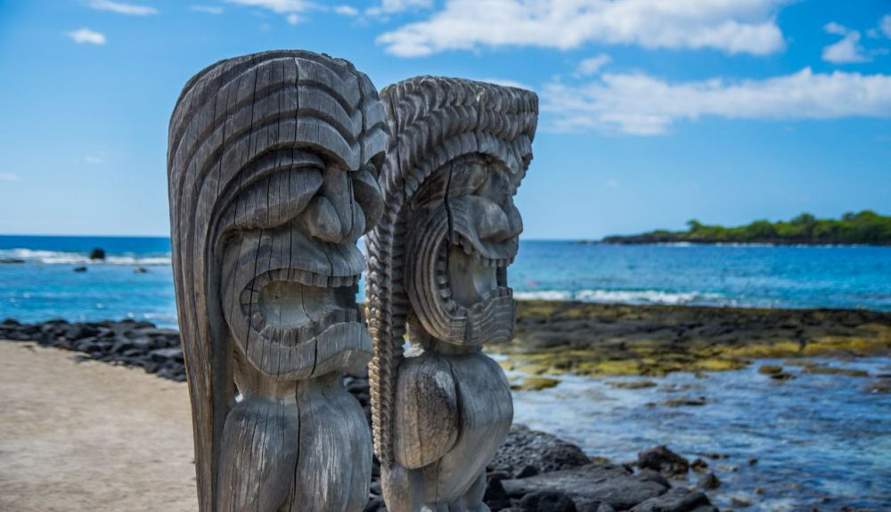 Tallas de madera en Hawai.