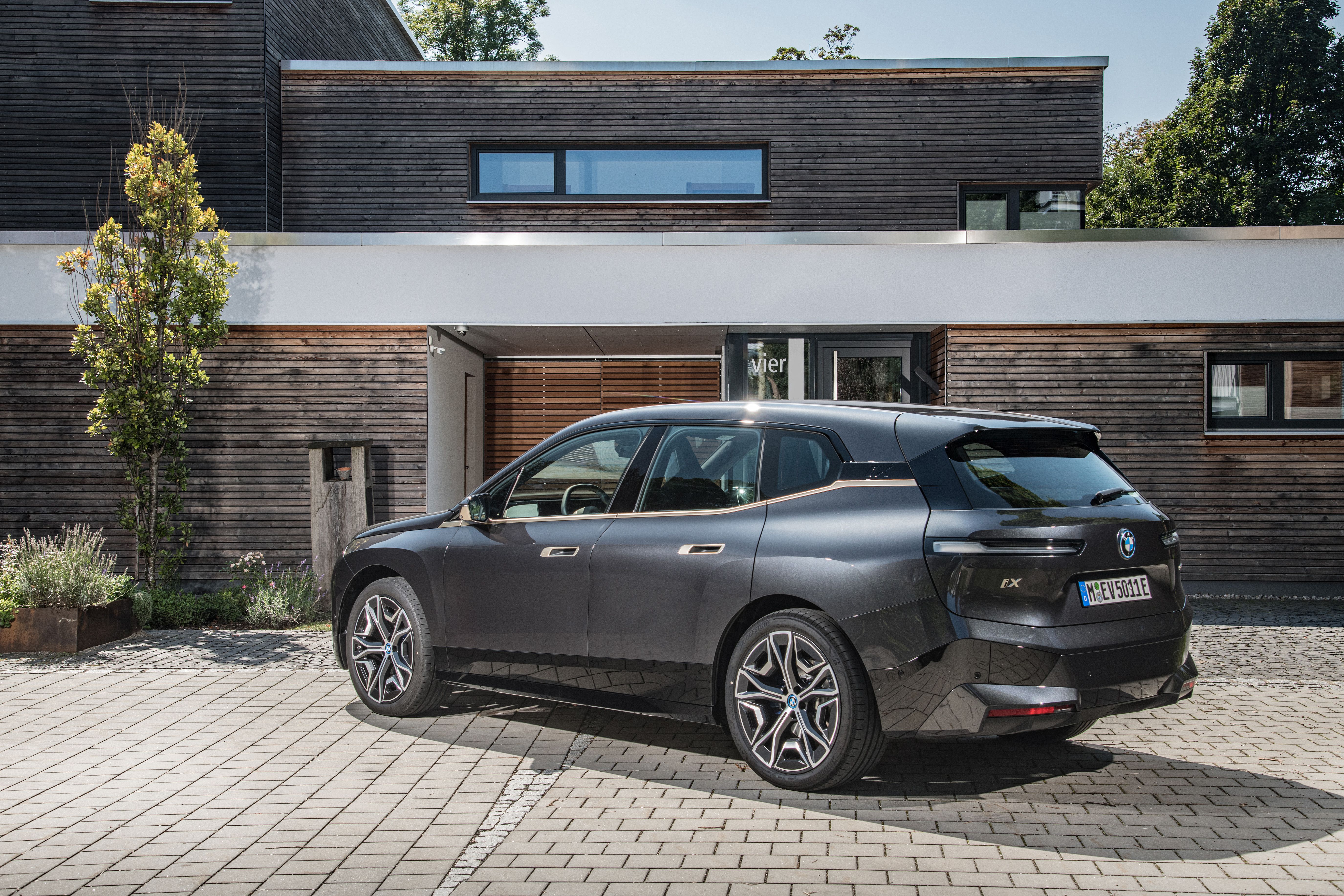 El Mini Countryman tendrá versión 100% eléctrica, basada en el nuevo BMW iX (en la foto).