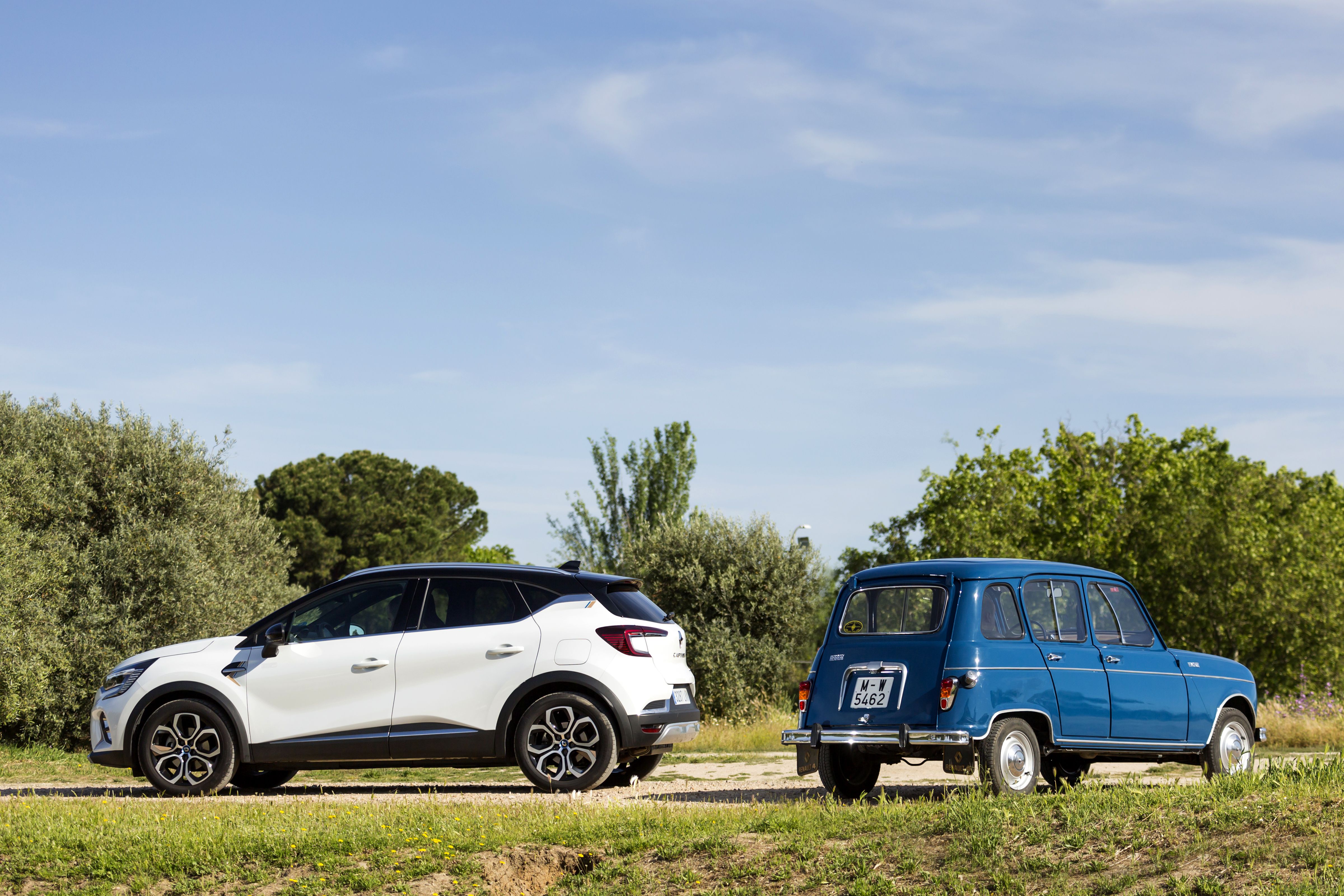 Renault 4 vs Renault Captur E Tech