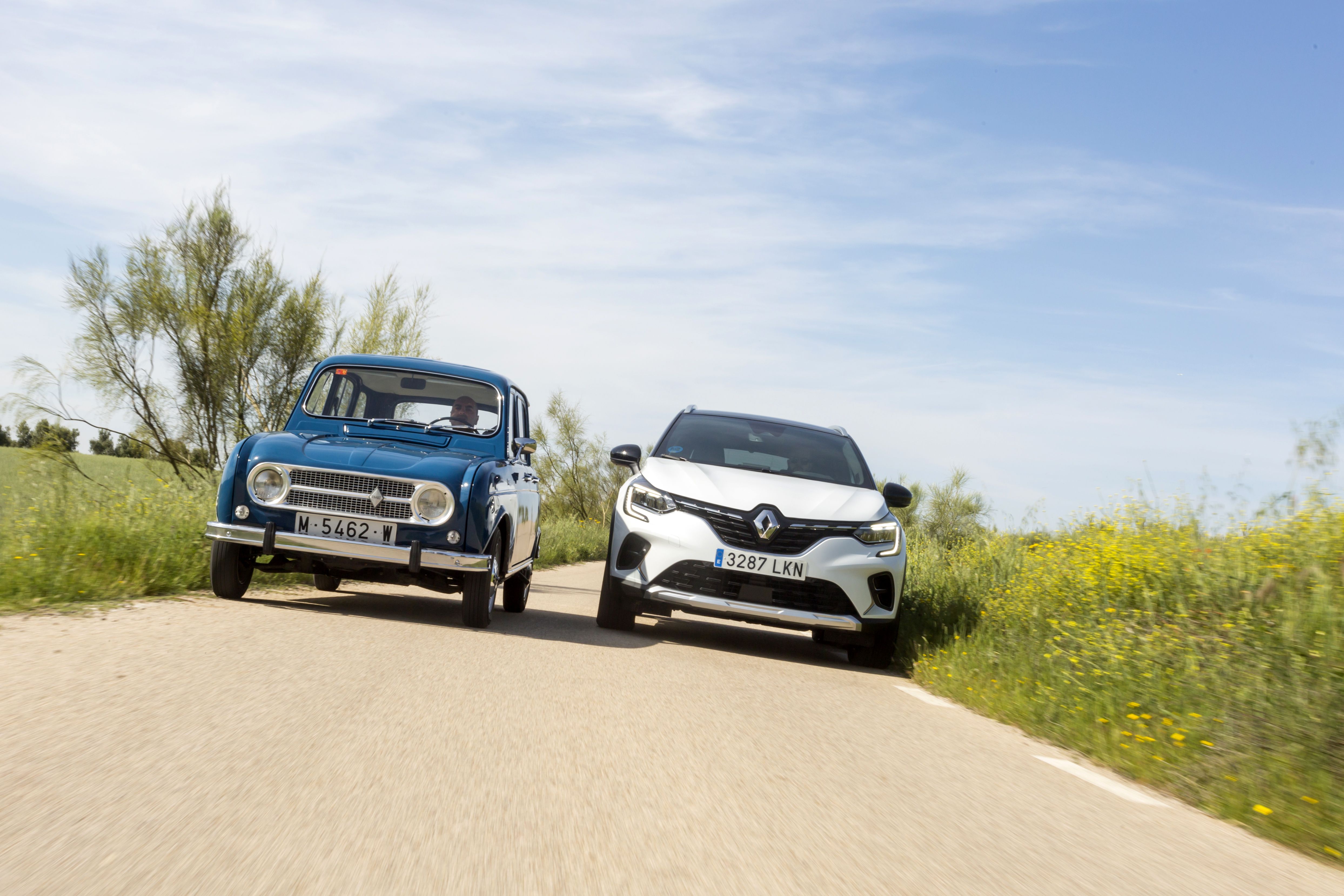 Renault 4 vs Renault Captur E Tech
