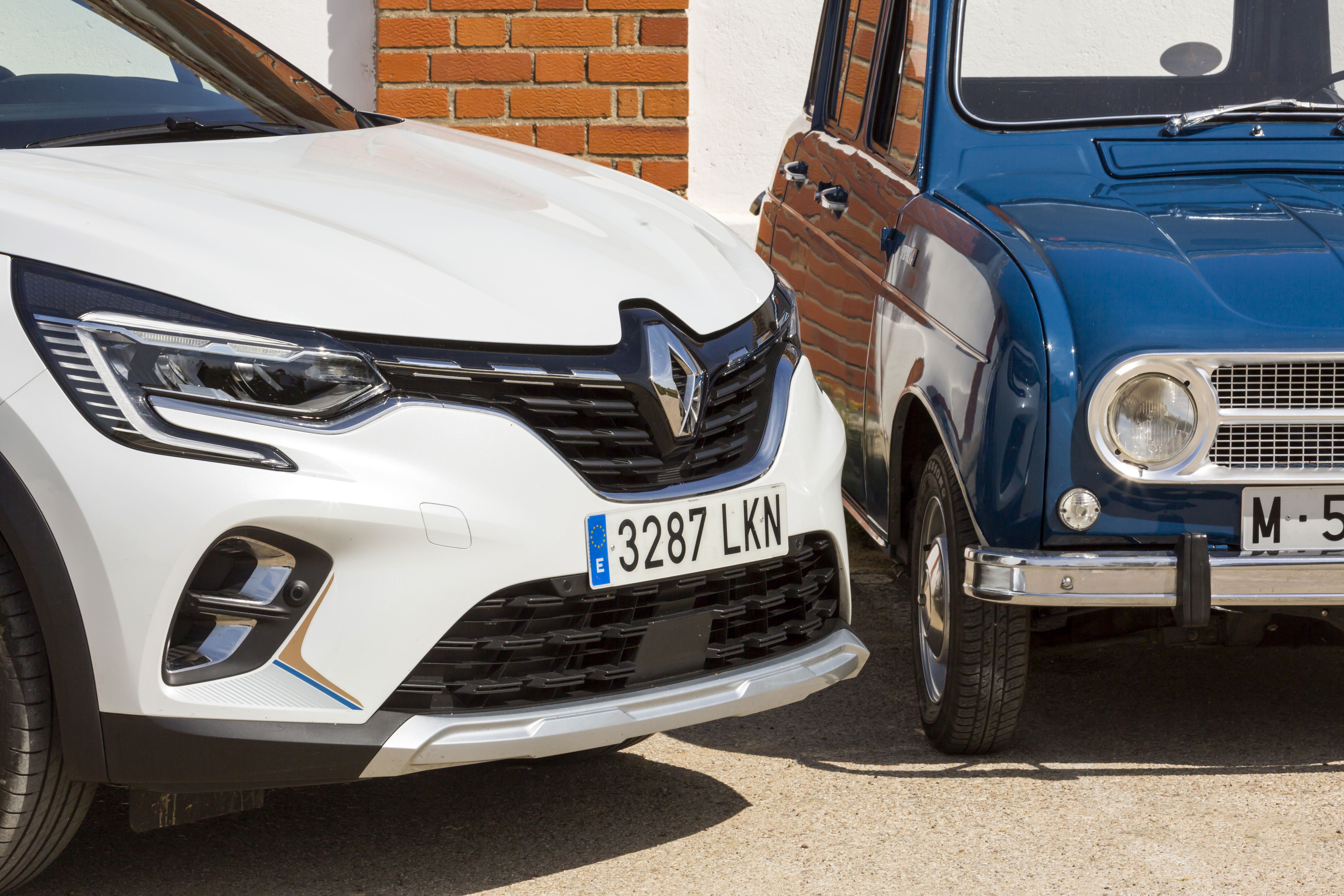 Renault 4 vs Renault Captur E Tech