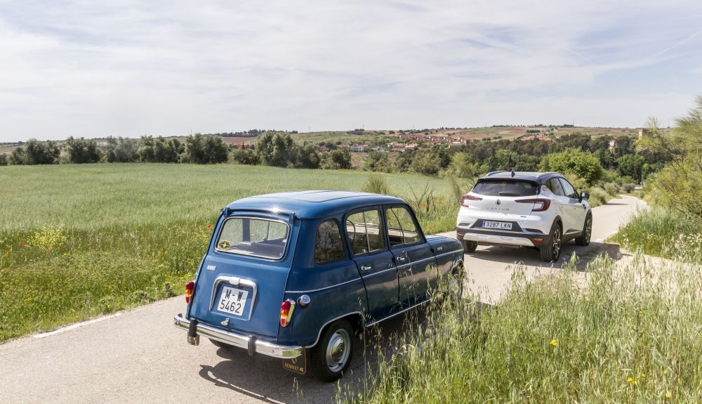 Renault 4 vs Renault Captur E Tech Renault 4 vs Renault Captur E Tech
