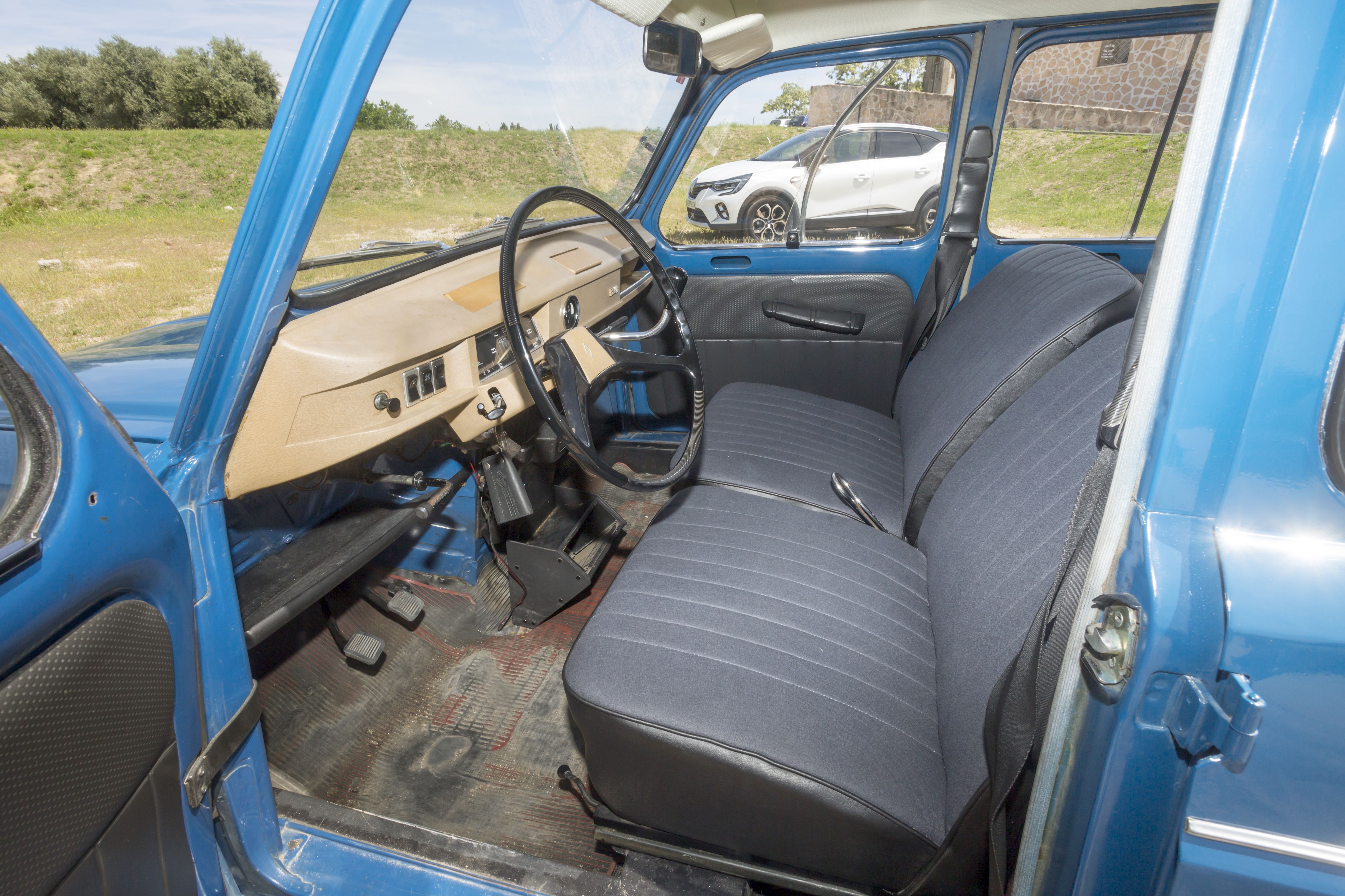 Renault 4: así era su interior