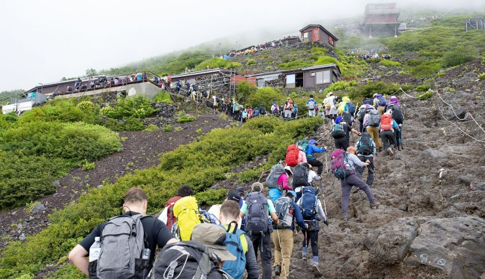 Cada verano, los escaladores suben al monte Fuji Cada verano, los escaladores suben al monte Fuji