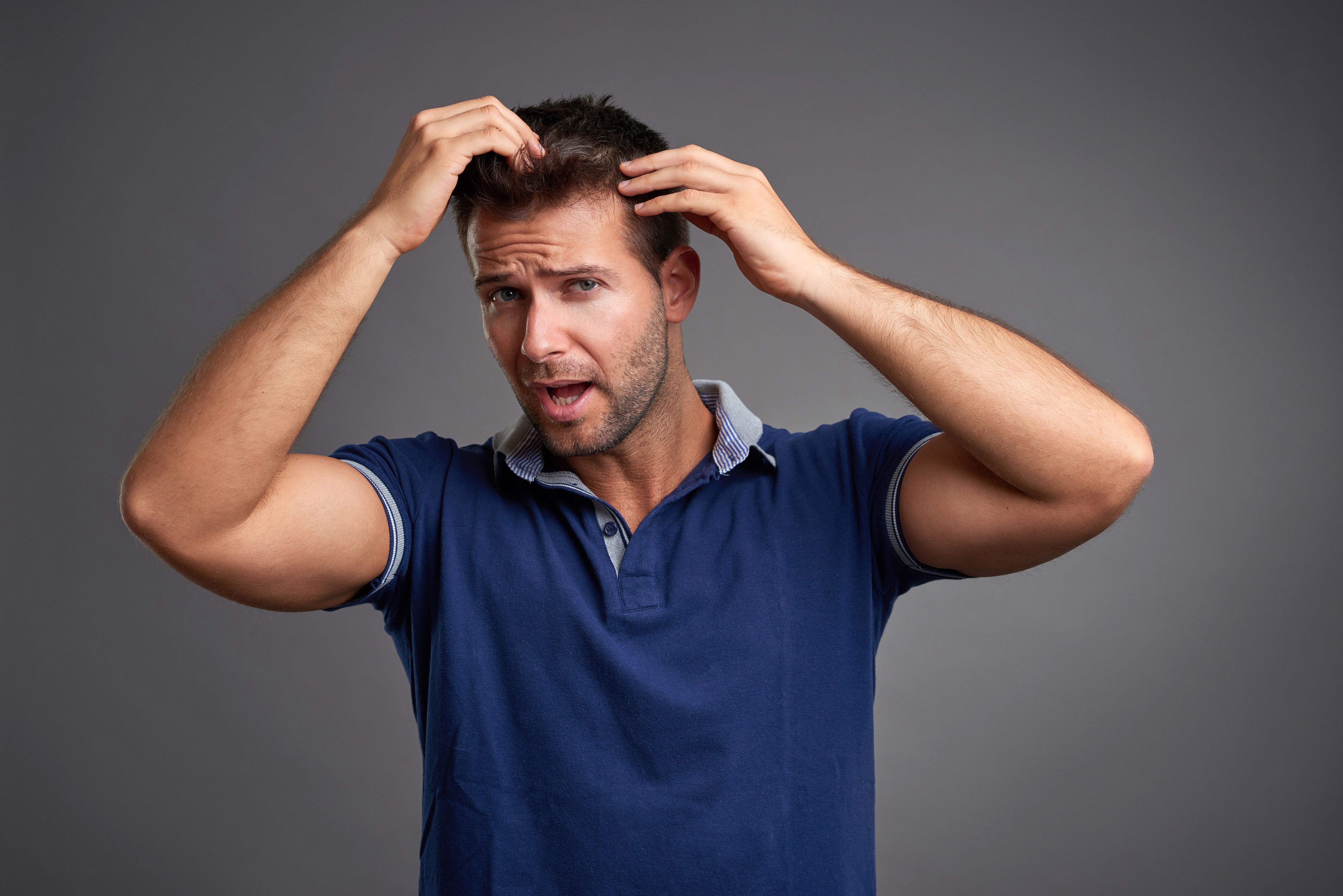La caída del cabello es una de las grandes preocupaciones cuando llega el otoño. Foto: DosFarma.