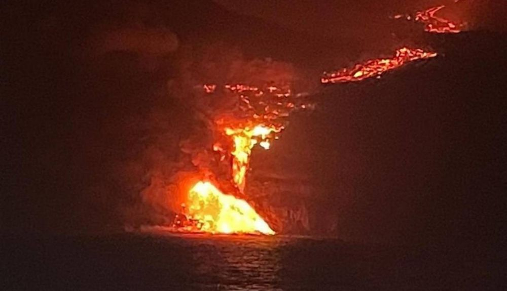 Imagen del Instituto Espanol de Oceanografia de la llegada al mar de la lava de la erupcion volcanica de La Palma Imagen del Instituto Espanol de Oceanografia de la llegada al mar de la lava de la erupcion volcanica de La Palma
