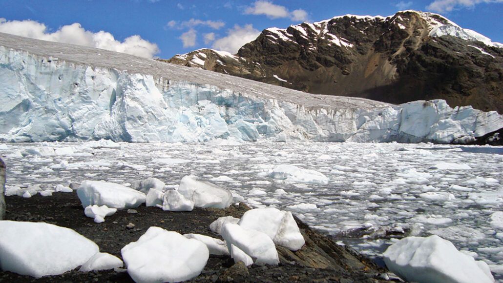 La glacióloga Jemma Wadham ha estudiado glaciares en todo el mundo, incluido el glaciar Pastoruri (que se muestra en 2010) en los Andes peruanos. Foto: ScienceNews.