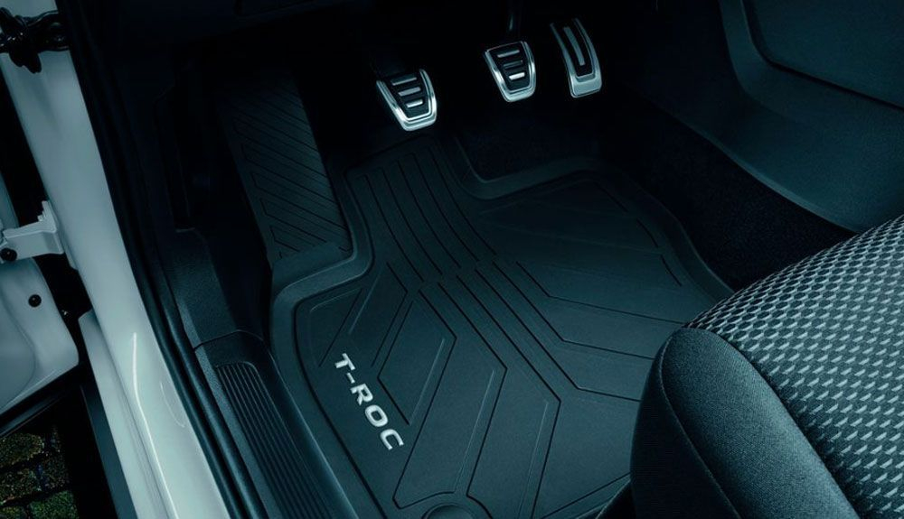 Las alfombrillas pueden ser de diferentes materiales y específicas para nuestro coche Las alfombrillas pueden ser de diferentes materiales y específicas para nuestro coche
