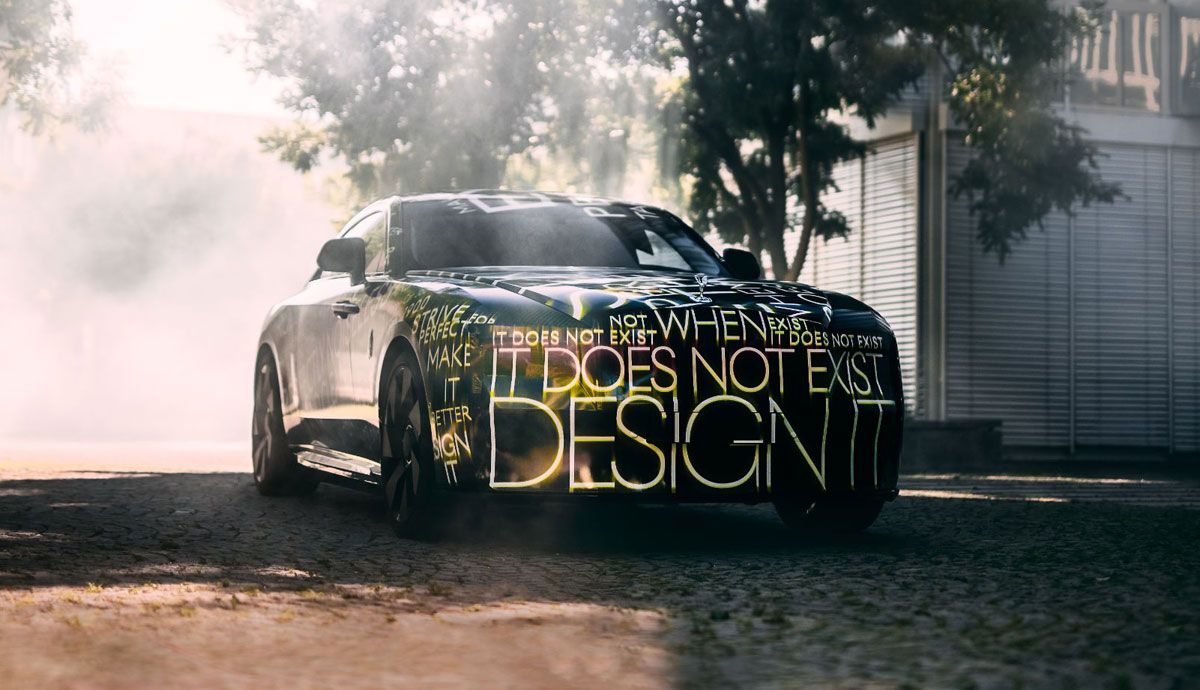 Primer adelanto oficial del Rolls-Royce Spectre cien por cien eléctrico.