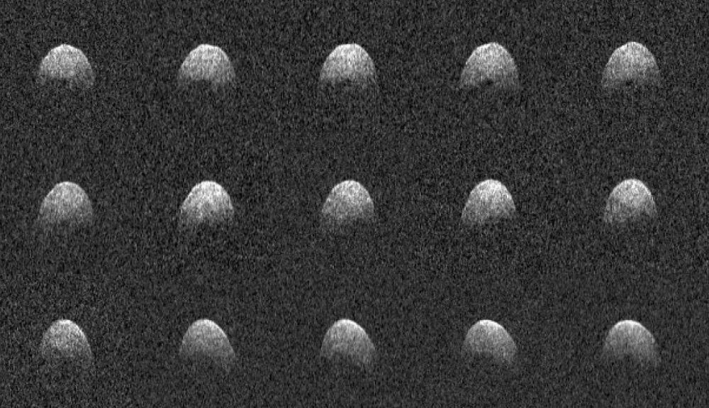 Estas imágenes de radar del asteroide Faetón fueron generadas por astrónomos en el Observatorio de Arecibo de la National Science Estas imágenes de radar del asteroide Faetón fueron generadas por astrónomos en el Observatorio de Arecibo de la National Science