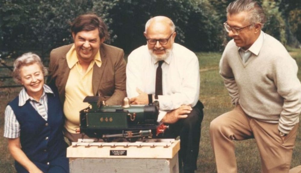 Margaret y Geoff Burbidge, William A. Fowlner y Fred Hoyle