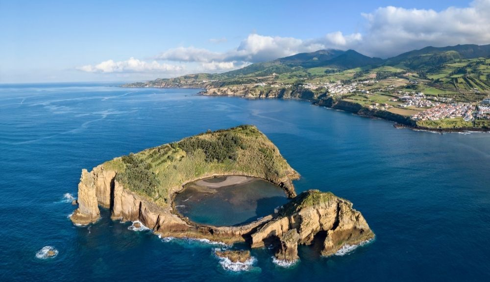 Los nórdicos llegaron a las Azores gracias a los vientos favorables del Atlántico. Los nórdicos llegaron a las Azores gracias a los vientos favorables del Atlántico.