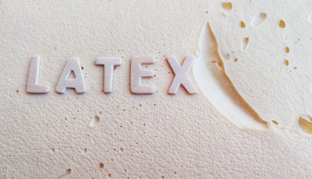 El látex es un producto que está compuesto de pequeñas partículas de polímero.