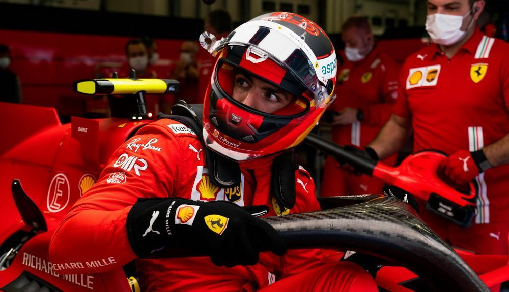 Carlos Sainz (Ferrari) colocó una nueva unidad de potencia y partirá último