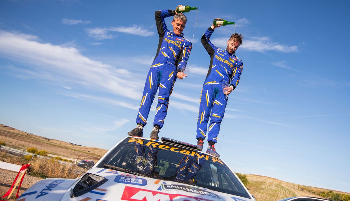 José Antonio Suárez y Alejandro Iglesias, celebrando su campeonato tras ganar en Madrid. Foto: RFEDA.