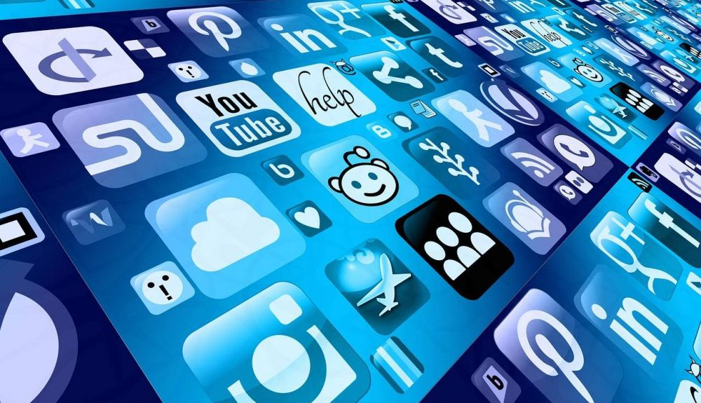 Según Muñoz, hace ya años que entregamos enormes cantidades de datos a través de nuestros teléfonos móviles. Según Muñoz, hace ya años que entregamos enormes cantidades de datos a través de nuestros teléfonos móviles.