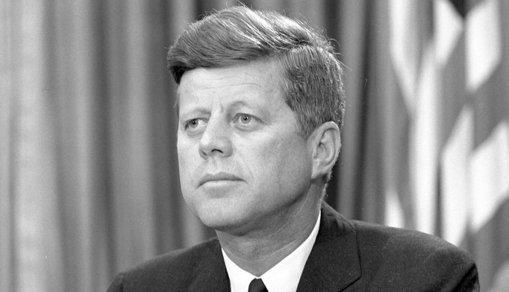 El presidente Kennedy quedó impactado por la fotografía de la inmolación del monje. El presidente Kennedy quedó impactado por la fotografía de la inmolación del monje.