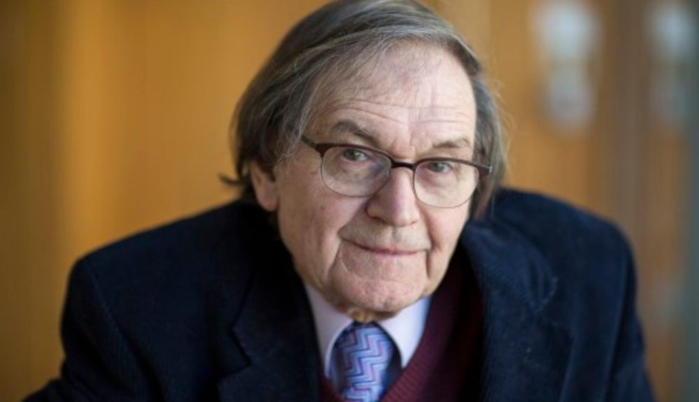 Penrose argumentó que podría existir evidencia de universos anteriores. Penrose argumentó que podría existir evidencia de universos anteriores.