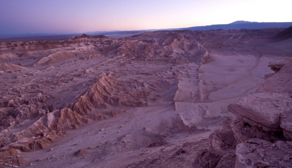 El Valle de la Luna, en la Reserva Nacional Los Flamencos, presenta paisajes de otro mundo y cielos espectaculares..jpg El Valle de la Luna, en la Reserva Nacional Los Flamencos, presenta paisajes de otro mundo y cielos espectaculares..jpg
