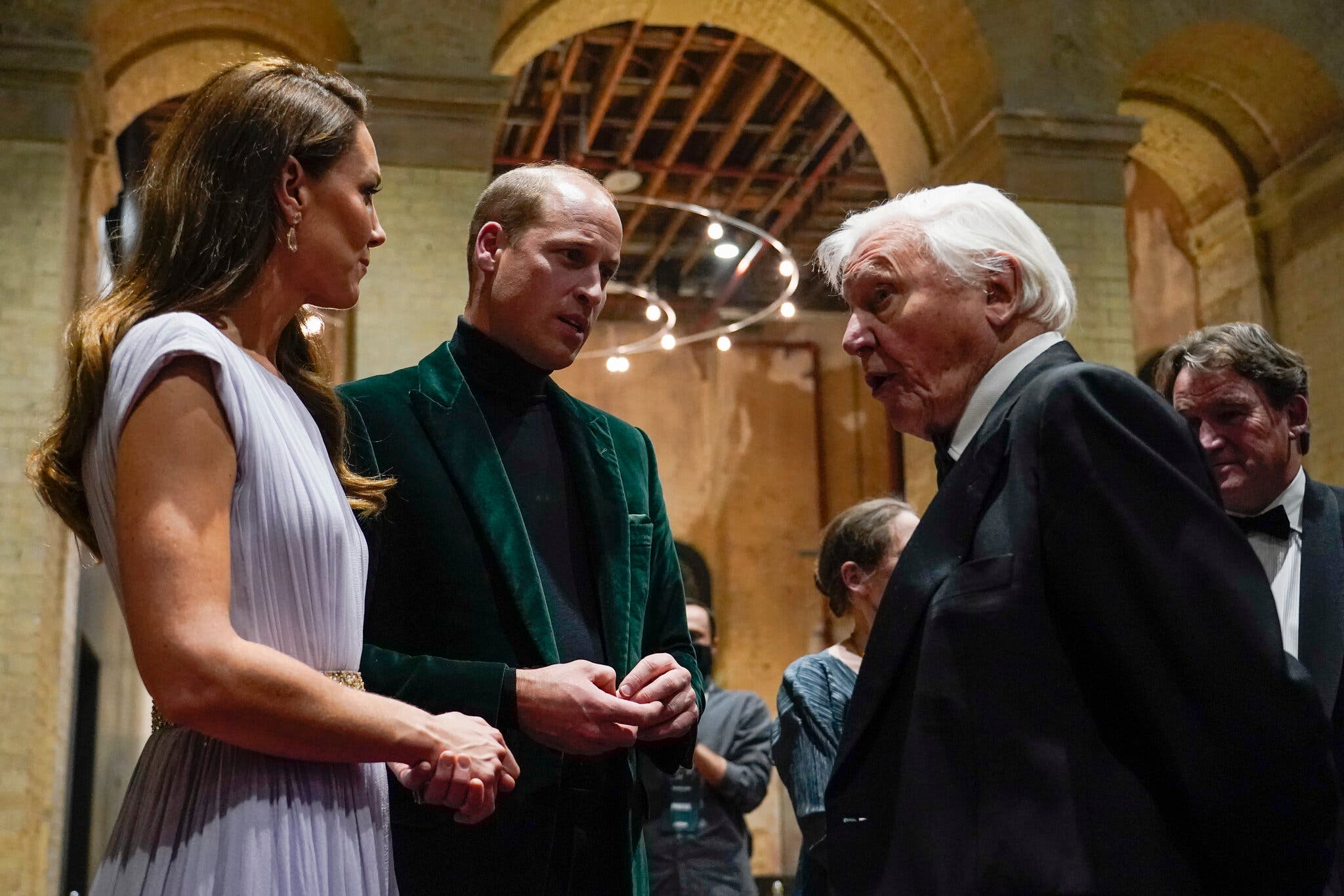 Kate, la duquesa de Cambridge, y el príncipe Guillermo con David Attenborough en la ceremonia de los Premios Earthshot en Londres.
