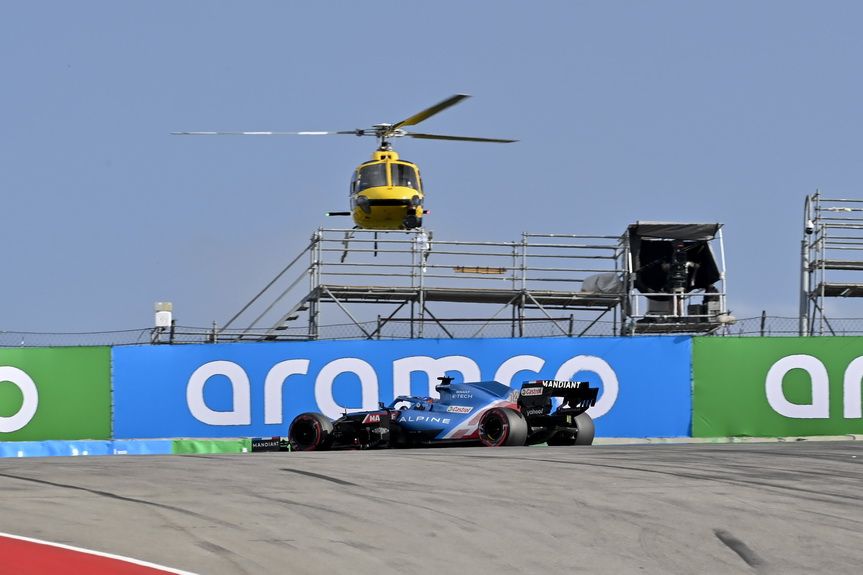 Fernando Alonso (Alpine) tuvo que abandonar