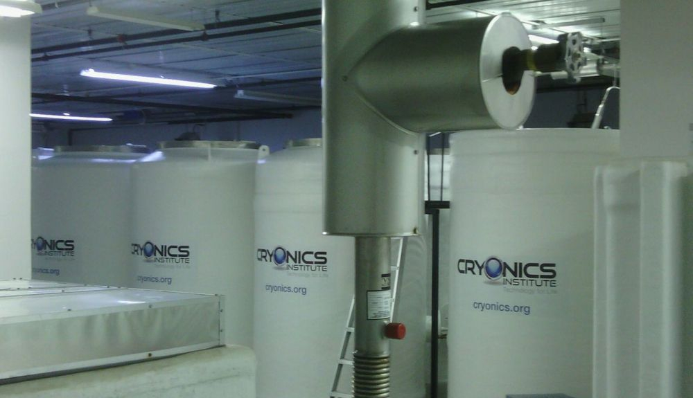 Tanques de criogenización en Cryonics Institute. Tanques de criogenización en Cryonics Institute.