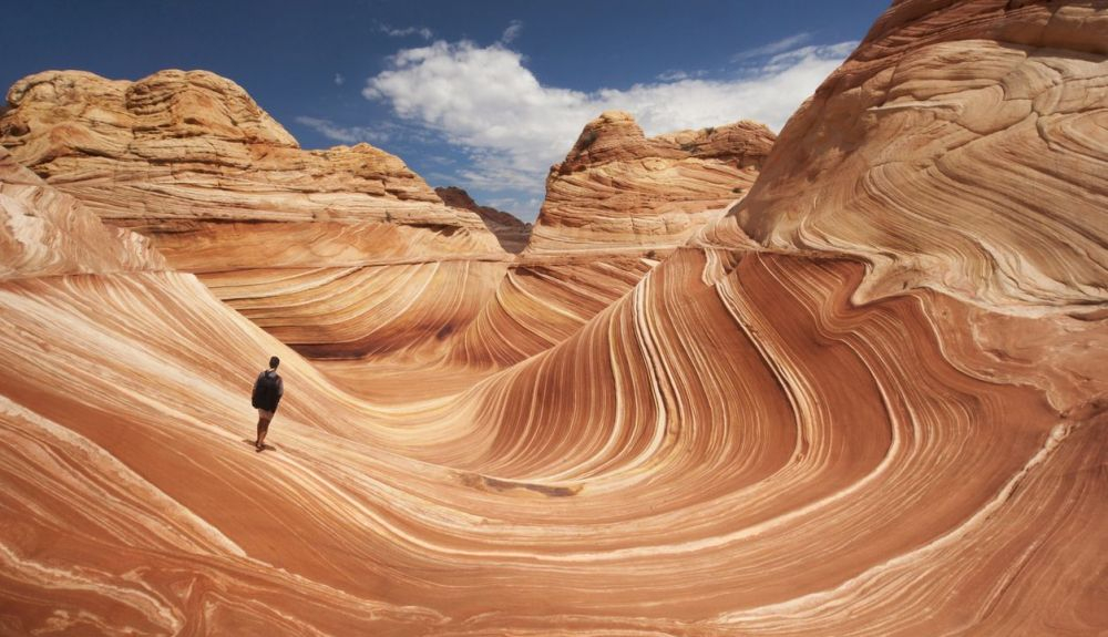 Un excursionista solitario en The Wave, en Arizona.