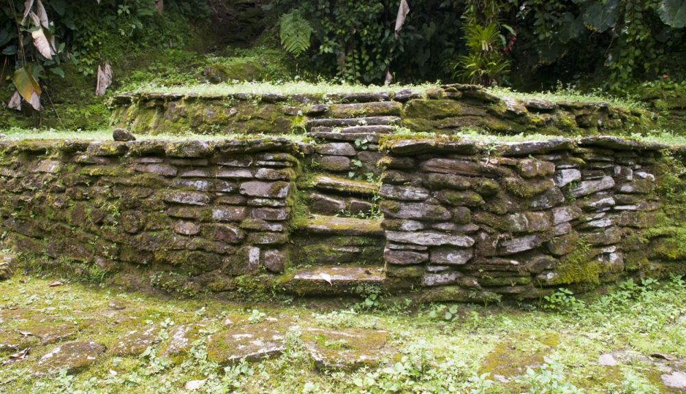Algunas de las ruinas de la zona arqueológica. Algunas de las ruinas de la zona arqueológica.