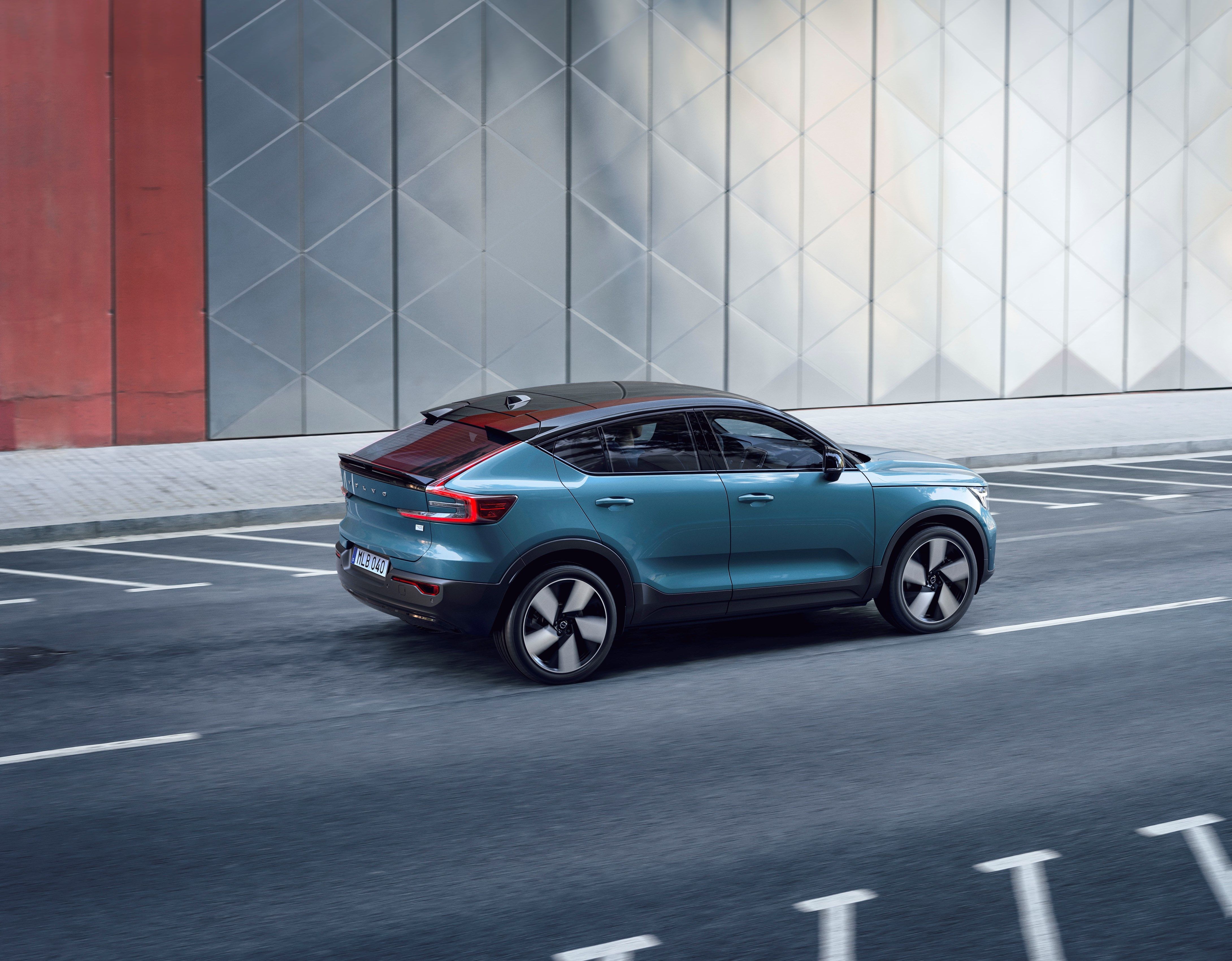 El Volvo XC40 2023 tomará rasgos del C40 (en la foto).