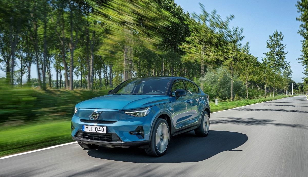 El Volvo XC40 2023 tomará el frontal del C40 (en la foto).