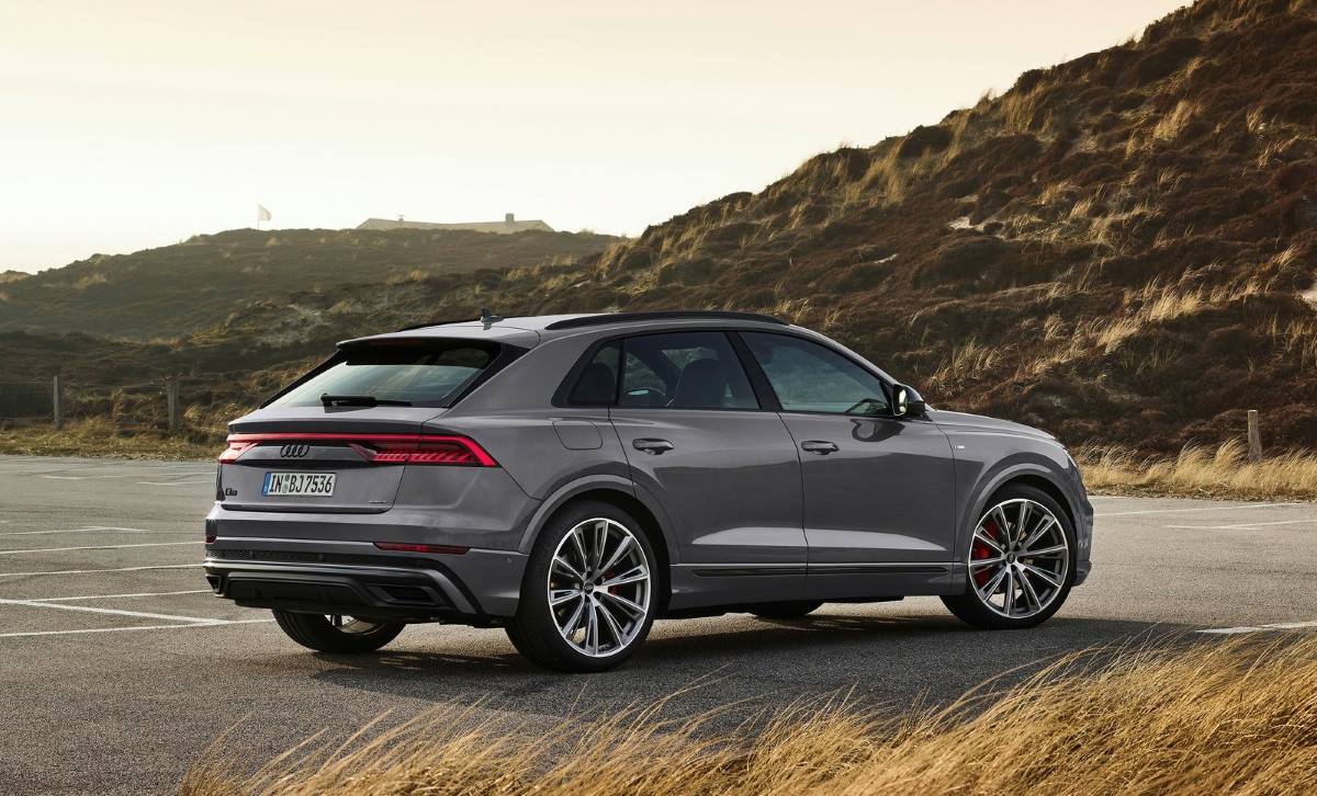 Vista posterior del Audi Q8 Competition Plus