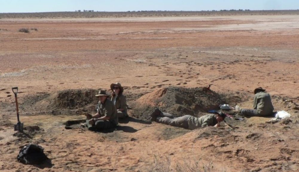 Las excavaciones se llevaron a cabo en el lago Pinpa en el sur de Australia. Las excavaciones se llevaron a cabo en el lago Pinpa en el sur de Australia.
