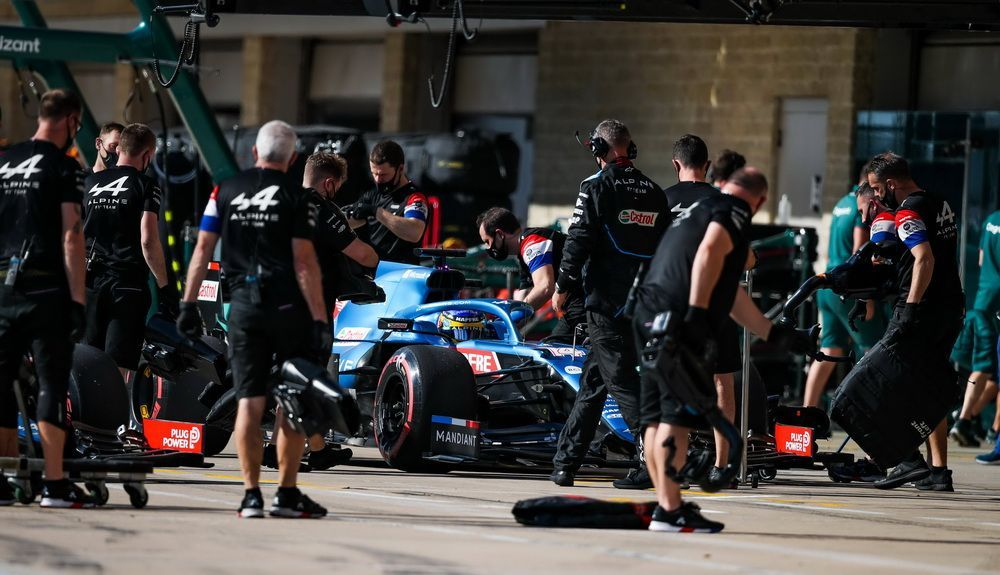 Fernando Alonso se retiró en la carrera de Austin por rotura del alerón trasero de su Alpine Fernando Alonso se retiró en la carrera de Austin por rotura del alerón trasero de su Alpine