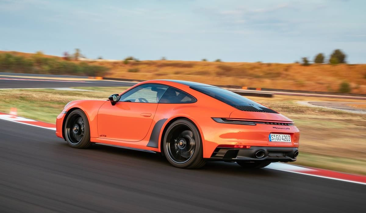 PORSCHE 911 GTS 4