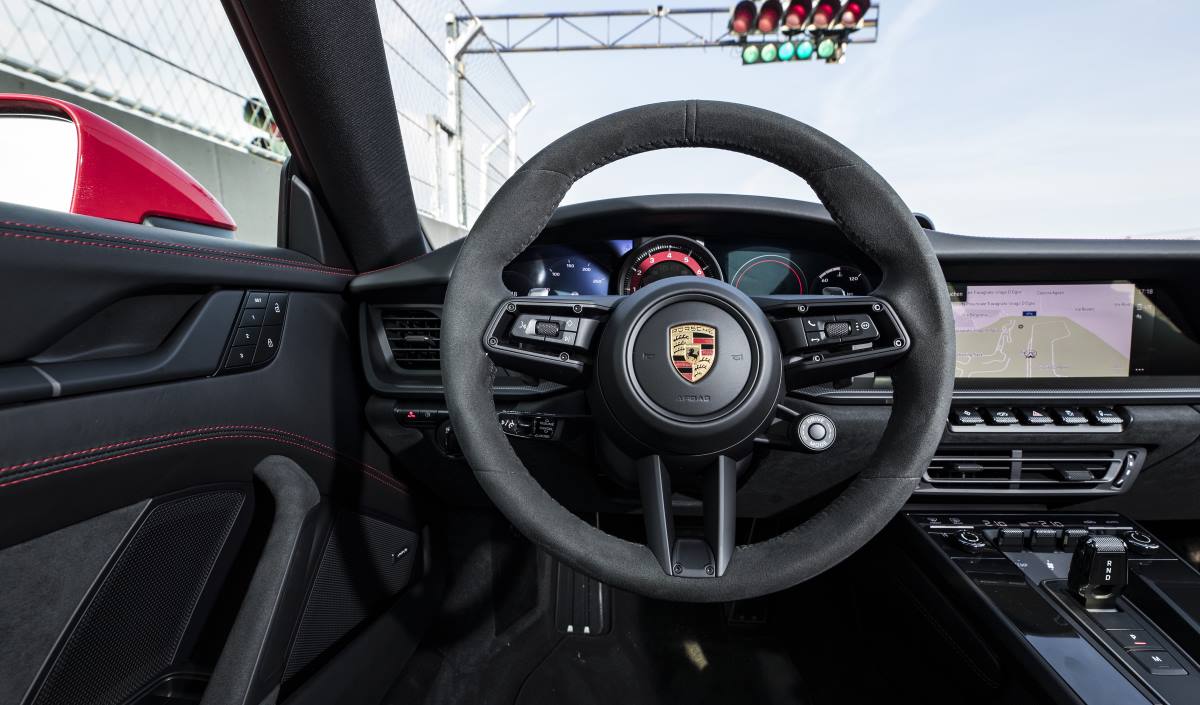 PORSCHE 911 GTS 5