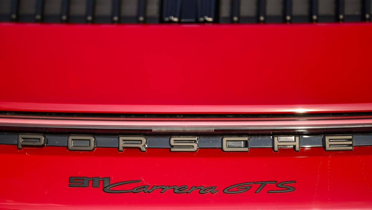 PORSCHE 911 GTS 7