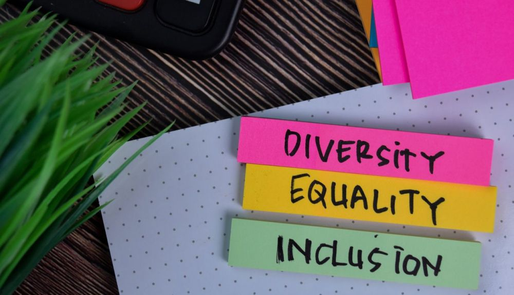 Con este distintivo, se premiará la diversidad entendida en un sentido amplio del término. Con este distintivo, se premiará la diversidad entendida en un sentido amplio del término.