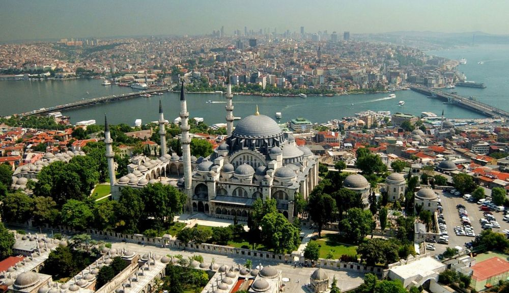 Una vista de la mezquita de Suleymaniye en Estambul, Turquía. Una vista de la mezquita de Suleymaniye en Estambul, Turquía.