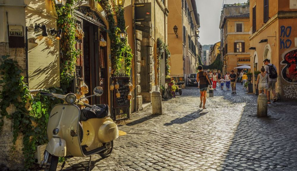 Una calle de Roma. Italia ha mejorado considerablemente en esta clasificación.