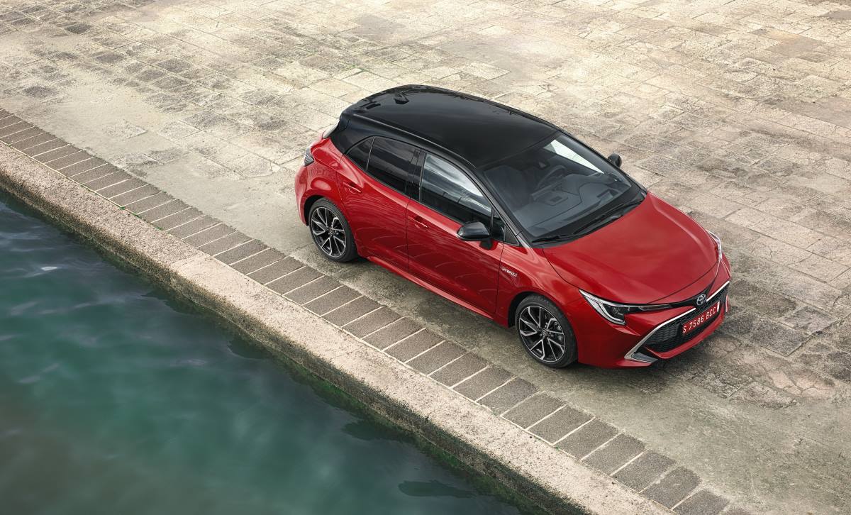 corolla hb 2.0l red bitone 2019 001 524945